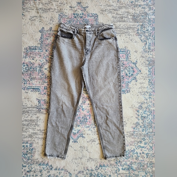 Good American Pants - GOOD AMERICAN Straight Leg Jeans In Light Gray Size 12/31 Classic